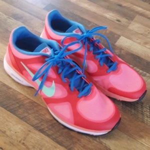 EUC NIKE DUAL FUSION TR SHOES SIZE 11.5